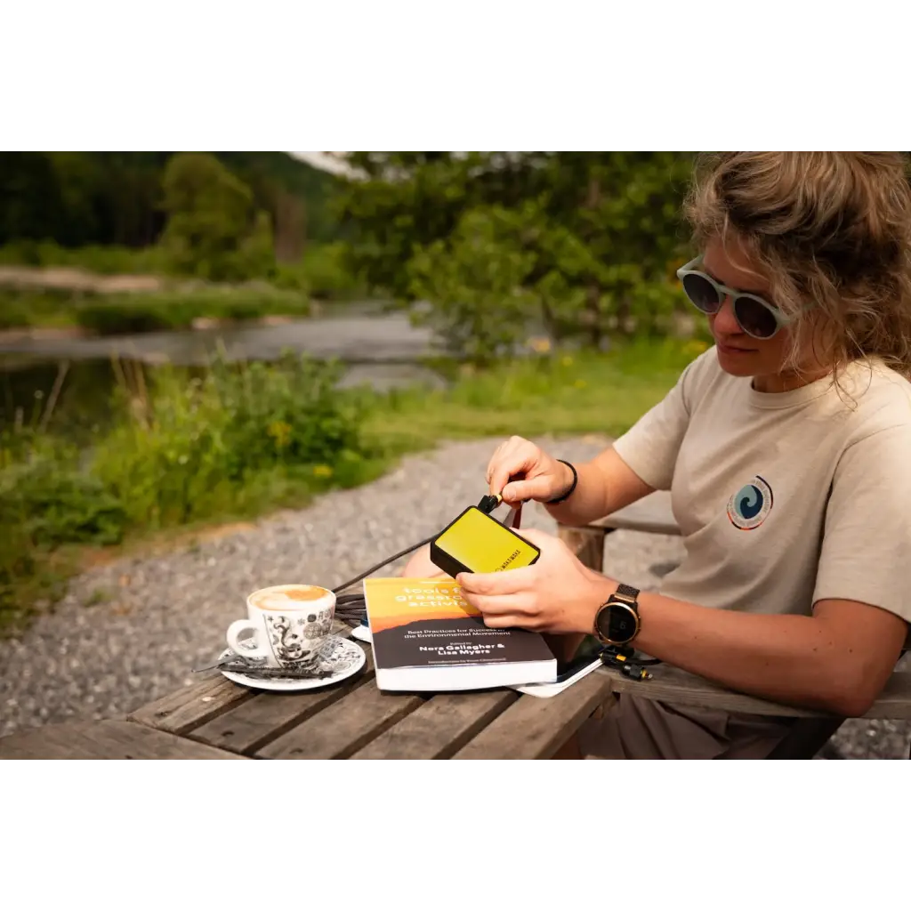 WakaWaka Power 20 Geel Energie en Elektronica